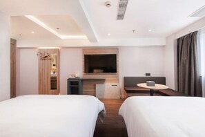 A modern hotel room with two beds, a small desk, a seating area, and a fireplace. - HanTing Premium Hotel (Shanghai Pudong Airport Chenyang Road) (Shanghai)