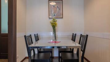 Apartment | Dining room