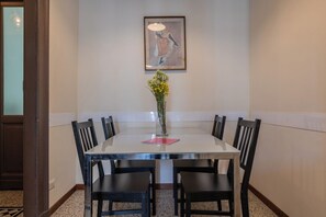 Apartment | Dining room