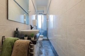 Apartment | Bathroom
