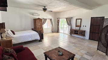 Phòng Suite, ban công, quang cảnh vườn nho | Khu phòng khách