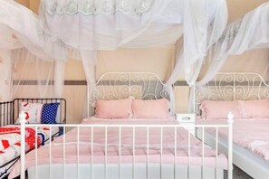 Room - Sun Moon Tong Dance (Nantou)