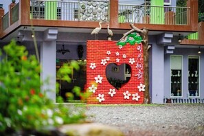 Garden - Sun Moon Tong Dance (Nantou)