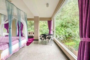Room - Sun Moon Tong Dance (Nantou)
