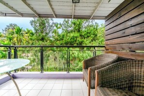 Room - Sun Moon Tong Dance (Nantou)