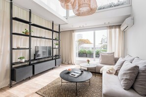 Duplex (303) | Living area