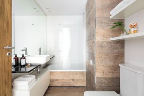 Maisonette (303) | Badezimmer | Haartrockner, Bidet, Handtücher, Seife