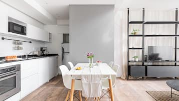 Duplex (303) | Private kitchen | Full-sized fridge, microwave, oven, coffee/tea maker