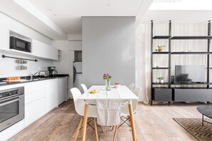 Duplex (303) | Private kitchen | Full-size fridge, microwave, oven, coffee/tea maker