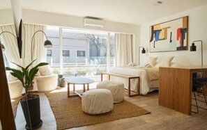 Studio (204) | Literie de qualité, couette en duvet, coffre-fort, bureau