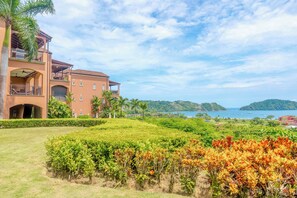 Property grounds - Enjoy Sunsets at Los Sueños Oceanview Condo (Herradura)