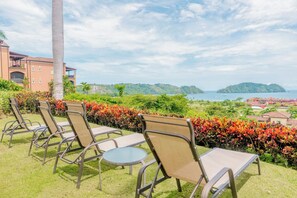 Property grounds - Enjoy Sunsets at Los Sueños Oceanview Condo (Herradura)