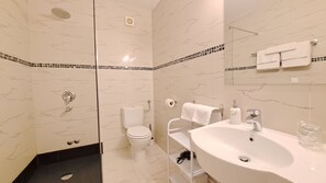 Doccia, asciugacapelli, asciugamani