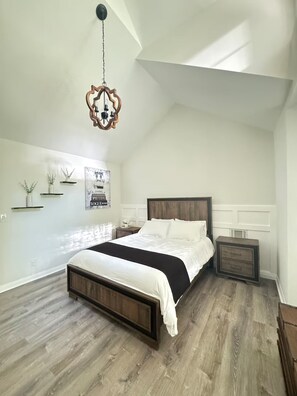4 habitaciones, caja de seguridad en la habitación y escritorio 