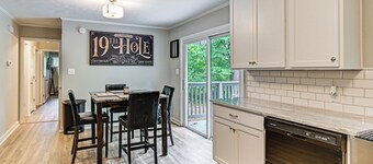 < 2 Mi to Golf Course: Pinehurst Home w/ Deck!