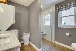 Hair dryer, towels - Lakefront Vacation Rental ~ 10 Mi to Shipshewana! (Howe)