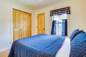 3 slaapkamers, een strijkplank/strijkijzer, reisbedje, wifi