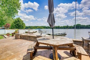 Outdoor dining - Lakefront Vacation Rental ~ 10 Mi to Shipshewana! (Howe)