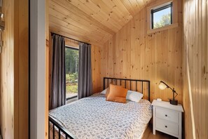 2 bedrooms, WiFi, bed sheets - Vermont Scandinavian Chalet (A) (Wolcott)