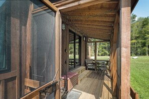 Outdoor dining - Vermont Scandinavian Chalet (A) (Wolcott)