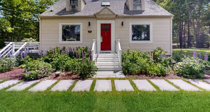 Tranquil Seaside Cottage with Spectacular Views, Wifi & Washer/Dryer