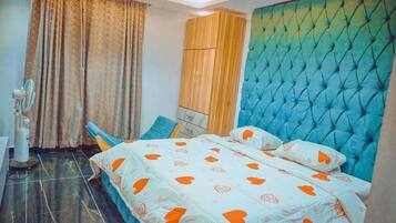 7 bedrooms, iron/ironing board, WiFi, bed sheets