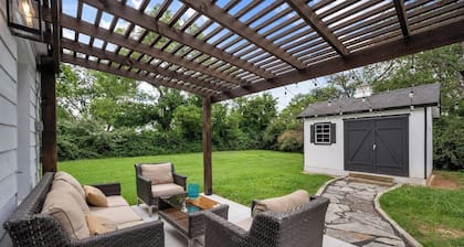 Spacious Retreat near the Lake! w/Outdoor Playroom