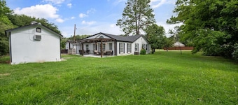 Spacious Retreat near the Lake! w/Outdoor Playroom
