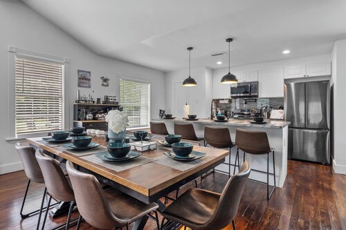 Spacious Retreat near the Lake! w/Outdoor Playroom