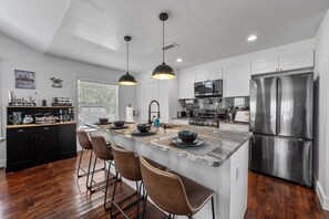 Coffee/tea maker, fridge, microwave, oven