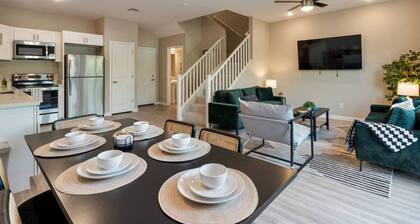 Cozy Cactus I 5 Bed Suite w/ Pool I Stadium & Golf