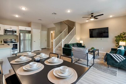 Cozy Cactus I 5 Bed Suite w/ Pool I Stadium & Golf
