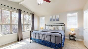 3 bedrooms, iron/ironing board, internet, bed sheets