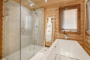 Shower, hair dryer, towels, soap - Baycliff Kanata Tremblant (257) (Amherst)
