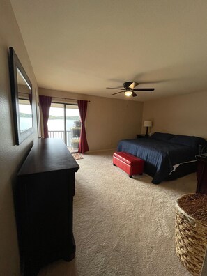 2 bedrooms, iron/ironing board, WiFi, bed sheets - Stunning 2 Bed, 2 Bath Condo with Main Channel Views in Hot Springs, AR (Hot Springs)