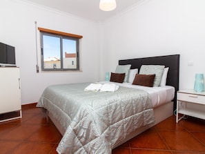 1 bedroom, iron/ironing board, internet, bed sheets