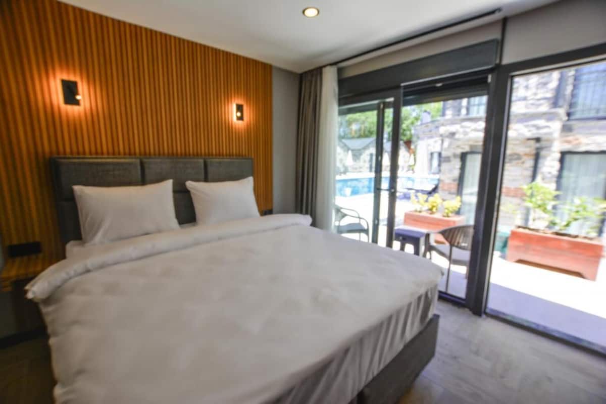 Select Comfort beds, WiFi (free)