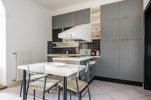 Apartment | Makan dalam bilik