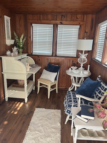 Warm and Welcoming 3-Bedroom  2 Bath House near Brownwood Town Square. 2 miles 