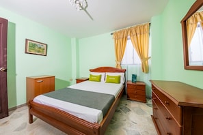 Basic Double Room | Free WiFi, bed sheets - HOTEL EL BOSQUE ARMENIA (Armenia)