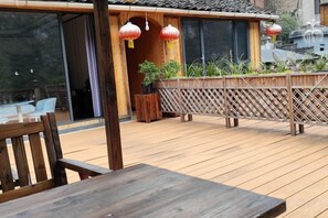 Unclassified image, 4 of 18, button - Yuanyuan Inn (Youyang County)