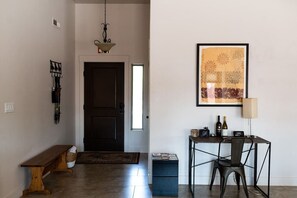 Interior - Pet friendly, Zion, Private Hot Tub (La Verkin)