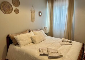 3 camere, una scrivania, ferro/asse da stiro, culla da viaggio