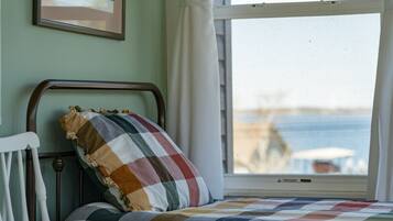 2 عدّة غرف نوم ومكتب ومكواة/لوح كي وسرير سفر