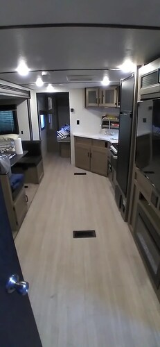 Valley Hideout! Travel trailer on a 10 acre farm