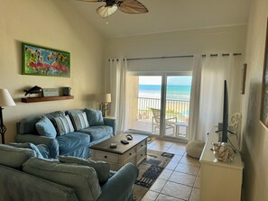 Una Smart TV, libros