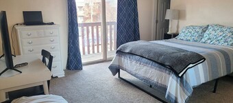 Boutique condo close to trails 1 bed 1.5 bath