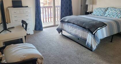 Boutique condo close to trails 1 bed 1.5 bath