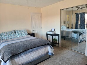 1 bedroom, desk, free WiFi, bed sheets