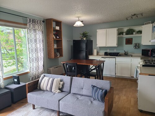 Boutique condo close to trails 1 bed 1.5 bath